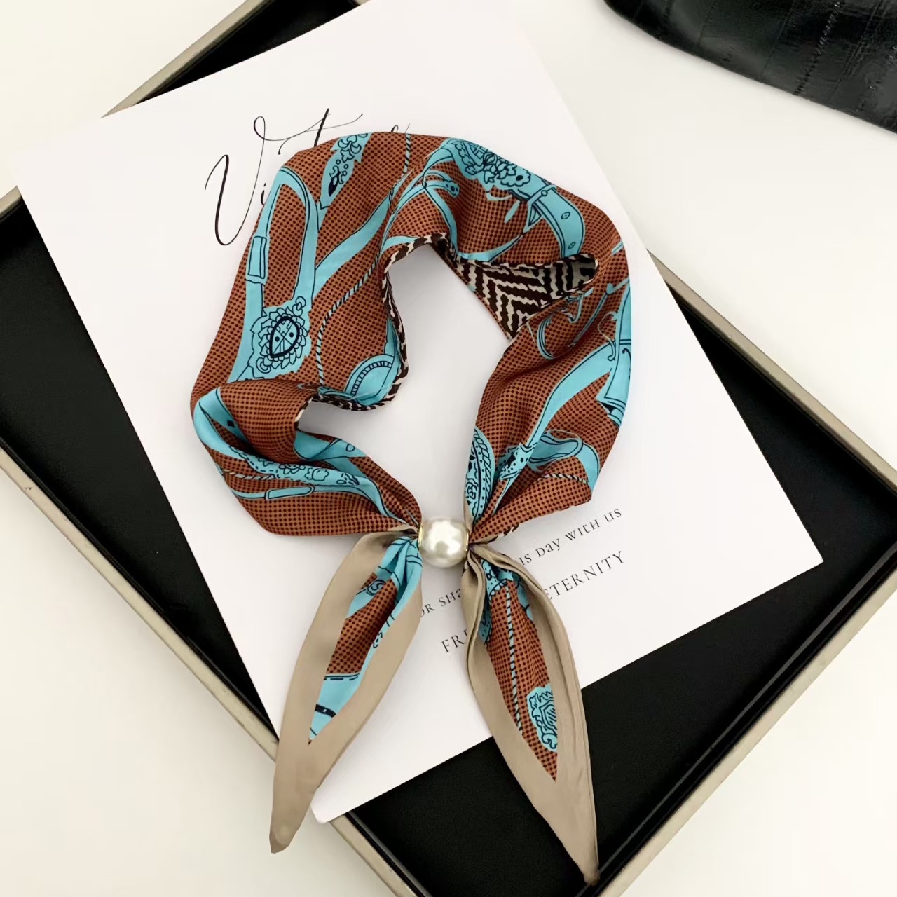 Ascot Neck Scarf - Koreaanse stijl elegante parel magnetische sjaal