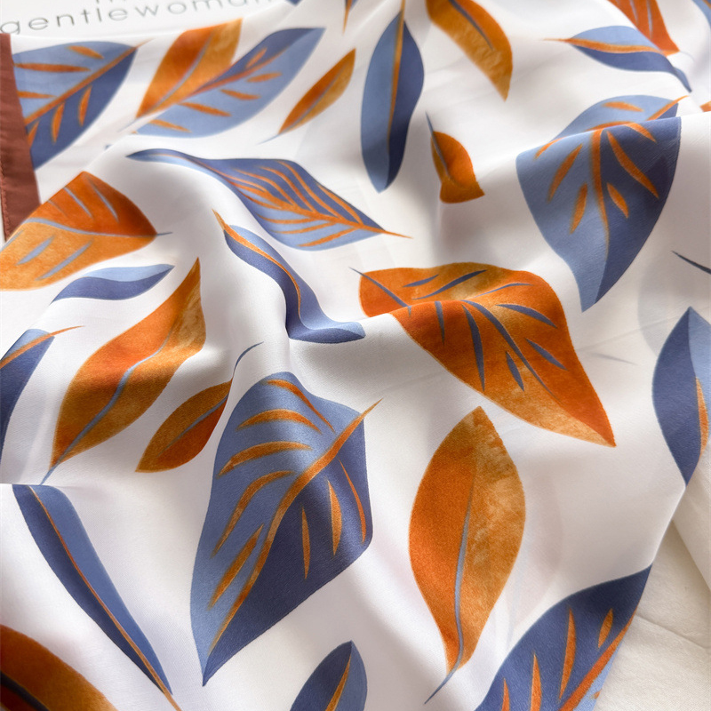 Luxe Merk Print 70 Cm Vierkant - Scarf Silk Square recensie en prijs