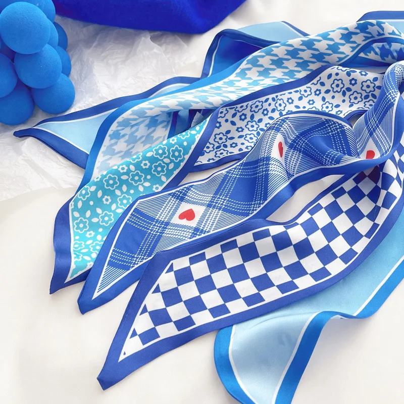 Klein blauwe zijden sjaal nieu - Ascot Neck Scarf recensie en prijs